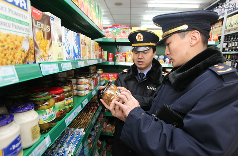 家乐福售过期食品，消费者该如何依法维权并获赔偿？