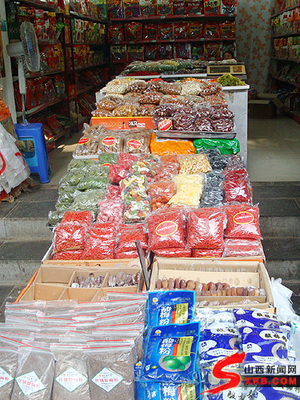 警惕特产消费陷阱 精美包装下的质量“缩水”